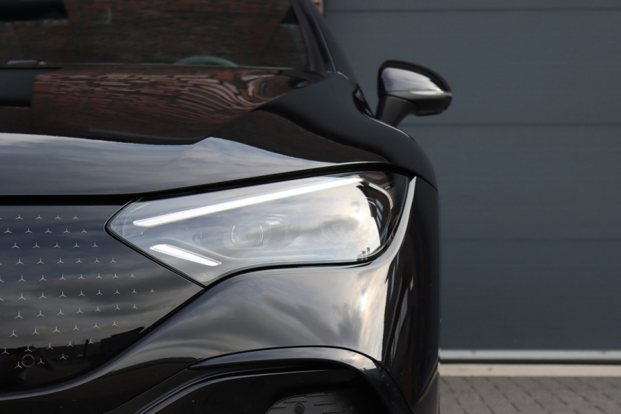 Mercedes-Benz EQE 300 AMG Line 89 kWh | Luchtvering | Distronic+ | Panoramadak | Leder | Burmester | Digital Light | Verwarmd Stuurwiel | Surround Camera | Keyless Go |