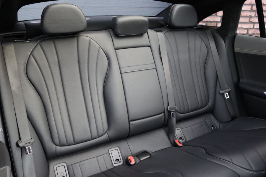 Mercedes-Benz EQE 300 AMG Line 89 kWh | Luchtvering | Distronic+ | Panoramadak | Leder | Burmester | Digital Light | Verwarmd Stuurwiel | Surround Camera | Keyless Go |