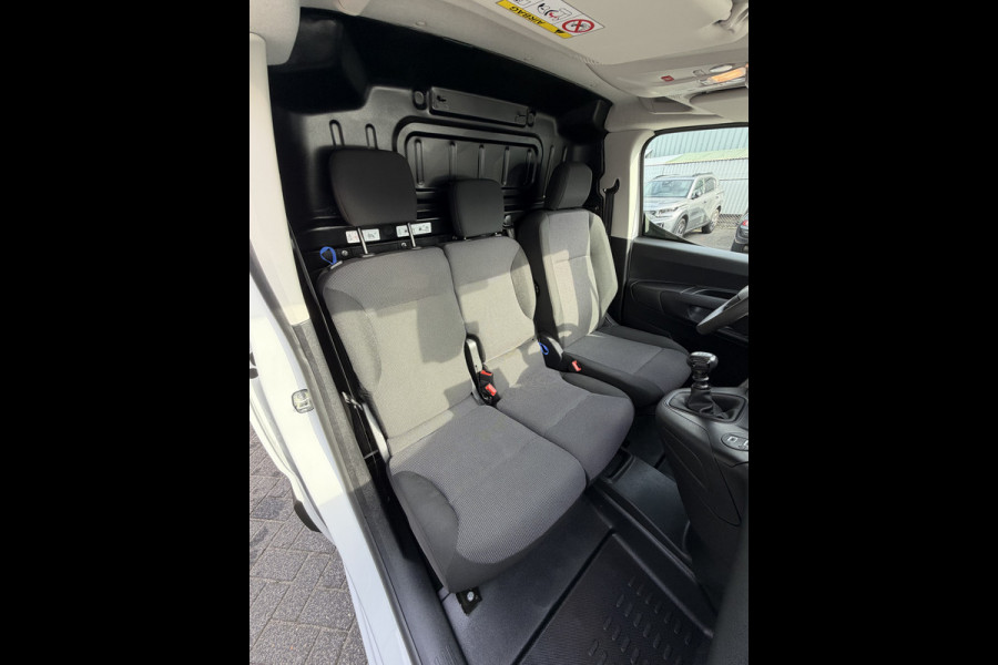 Fiat Doblò 100pk L2 1000kg (Laadruimte betimmering - Camera - Airco - Navigatie - Parkeersensoren V+A - Digitale spiegel - Moduwork - Apple