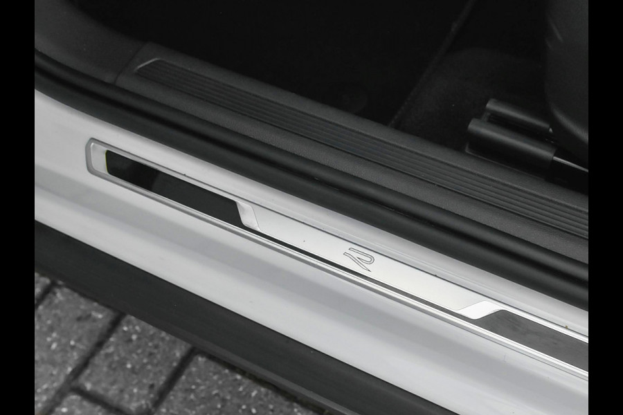 Volkswagen T-Cross 1.5 TSI R-Line Camera Navi Trekhaak Carplay
