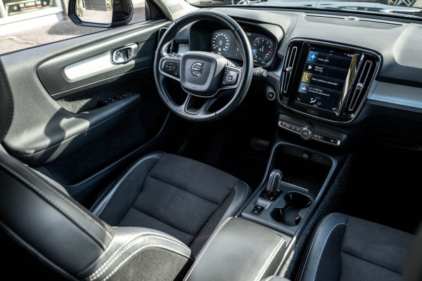 Volvo XC40 2.0 T4 Momentum Pro I Camera I apple android I zeer netjes I trekhaak I