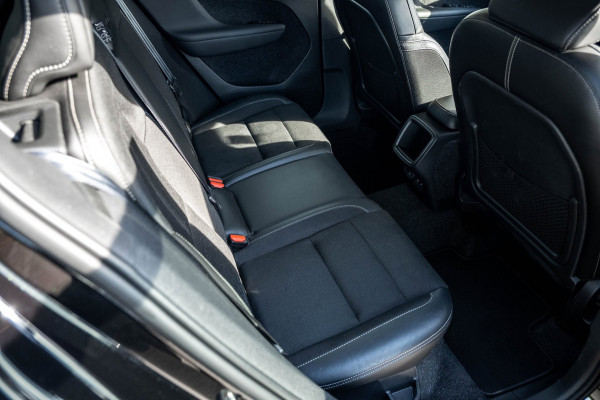 Volvo XC40 2.0 T4 Momentum Pro I Camera I apple android I zeer netjes I trekhaak I