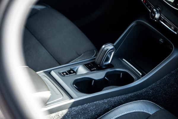Volvo XC40 2.0 T4 Momentum Pro I Camera I apple android I zeer netjes I trekhaak I
