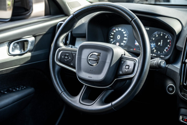 Volvo XC40 2.0 T4 Momentum Pro I Camera I apple android I zeer netjes I trekhaak I