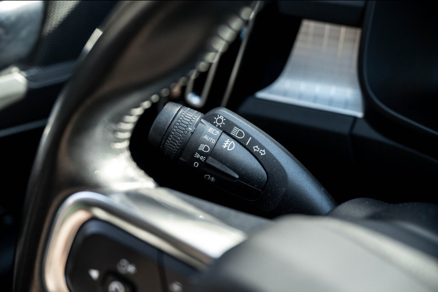 Volvo XC40 2.0 T4 Momentum Pro I Camera I apple android I zeer netjes I trekhaak I