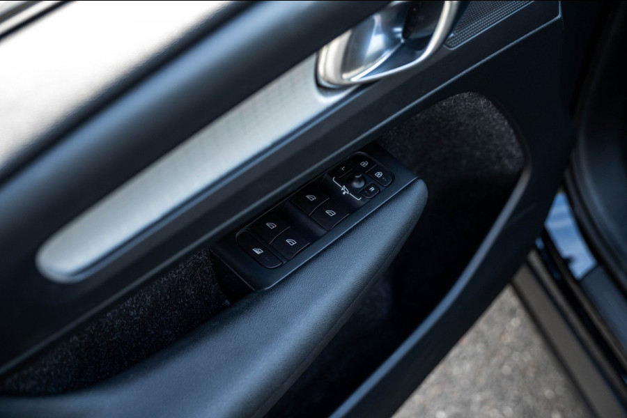 Volvo XC40 2.0 T4 Momentum Pro I Camera I apple android I zeer netjes I trekhaak I