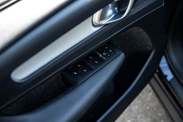 Volvo XC40 2.0 T4 Momentum Pro I Camera I apple android I zeer netjes I trekhaak I