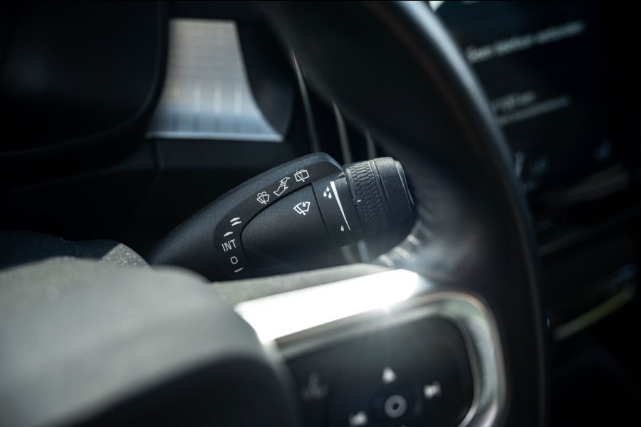 Volvo XC40 2.0 T4 Momentum Pro I Camera I apple android I zeer netjes I trekhaak I