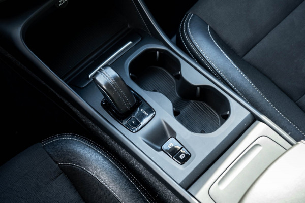 Volvo XC40 2.0 T4 Momentum Pro I Camera I apple android I zeer netjes I trekhaak I