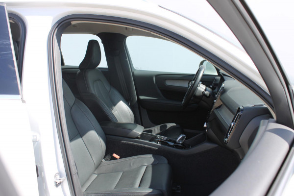 Volvo XC40 T4 211PK Automaat Recharge Inscription Expression Lederen bekleding / Cruise Control / DAB+ / Apple Carplay / 19" lm velgen / Navigatie