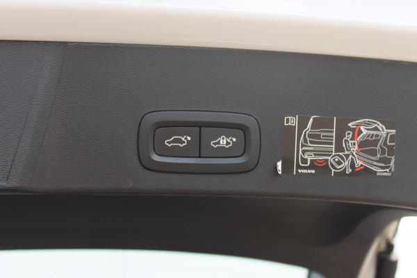Volvo XC40 T4 211PK Automaat Recharge Inscription Expression Lederen bekleding / Cruise Control / DAB+ / Apple Carplay / 19" lm velgen / Navigatie