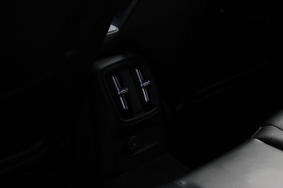 Volvo XC40 T4 211PK Automaat Recharge Inscription Expression Lederen bekleding / Cruise Control / DAB+ / Apple Carplay / 19" lm velgen / Navigatie