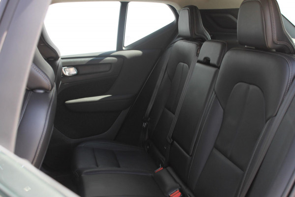Volvo XC40 T4 211PK Automaat Recharge Inscription Expression Lederen bekleding / Cruise Control / DAB+ / Apple Carplay / 19" lm velgen / Navigatie