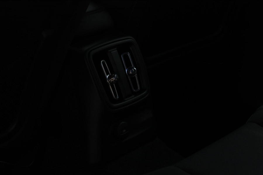 Volvo XC40 T4 211PK Automaat Recharge Inscription Expression Cruise control / DAB audio / Apple Carplay / Climate Control / Keyless entry