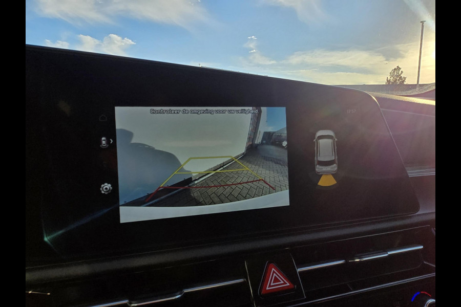 Kia Niro EV DynamicLine 64.8 kWh NL-AUTO | NAVI | CAMERA | 1/2 LEDER