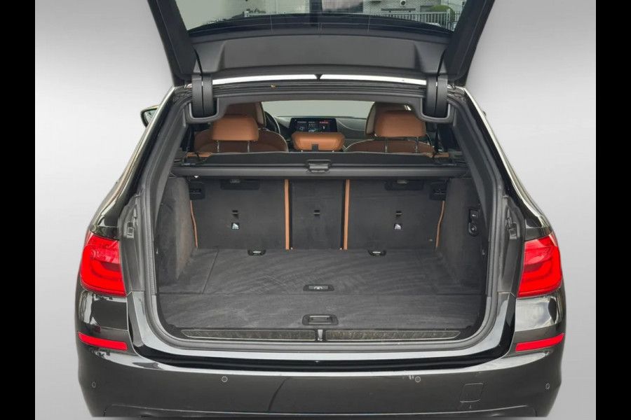 BMW 5 Serie Touring 530i High Executive (Dealer OndH, Panorama, Navi, StoelV, 360 Camera, Head-up, Comfort Stoelen, Etc)