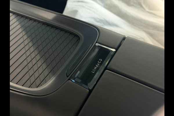 Lynk & Co 08 1.5 More|H&K|360|Pano|Stoel massage Verwarming en Ventilatie|200km elektrisch