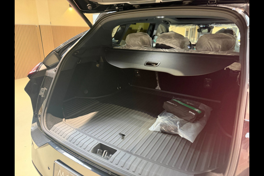 Lynk & Co 08 1.5 More|H&K|360|Pano|Stoel massage Verwarming en Ventilatie|200km elektrisch