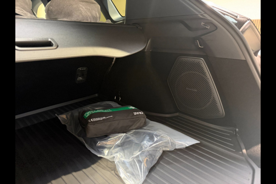 Lynk & Co 08 1.5 More|H&K|360|Pano|Stoel massage Verwarming en Ventilatie|200km elektrisch