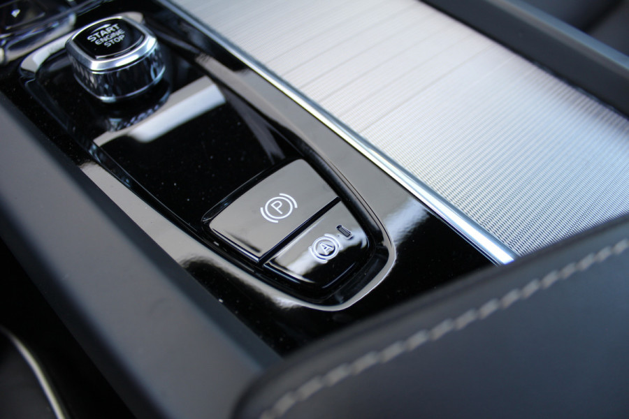 Volvo XC60 2.0 T6 Plug-in hybrid AWD Ultimate Black Edition | Panoramadak | Head-up | H/K | Memory