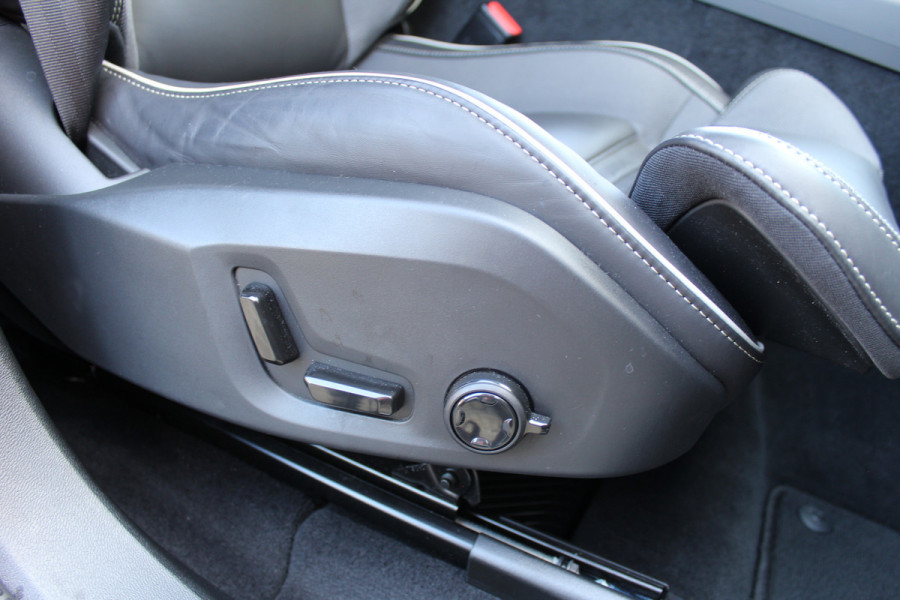 Volvo XC60 2.0 T6 Plug-in hybrid AWD Ultimate Black Edition | Panoramadak | Head-up | H/K | Memory