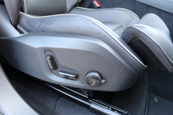 Volvo XC60 2.0 T6 Plug-in hybrid AWD Ultimate Black Edition | Panoramadak | Head-up | H/K | Memory