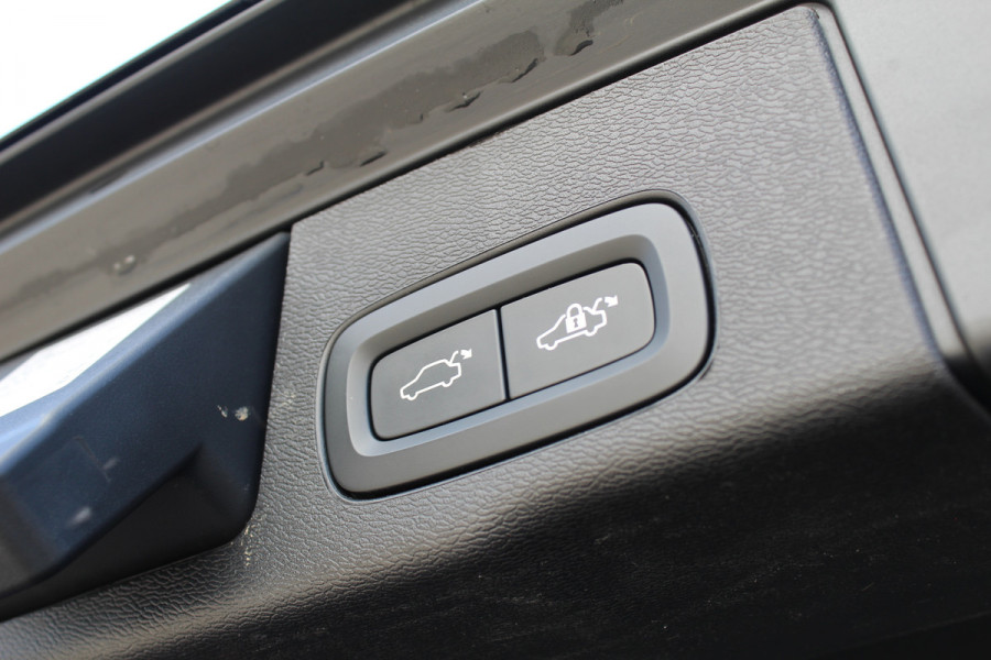 Volvo XC60 2.0 T6 Plug-in hybrid AWD Ultimate Black Edition | Panoramadak | Head-up | H/K | Memory