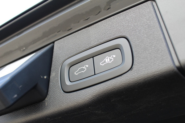 Volvo XC60 2.0 T6 Plug-in hybrid AWD Ultimate Black Edition | Panoramadak | Head-up | H/K | Memory