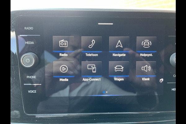 Volkswagen T-Roc 1.5 TSI 150pk DSG R-Line Navigatie Apple Carplay/Android Auto Parkeersensoren Camera Adaptive Cruise Control Elektrische achterklep Stoel- en stuurverwarming Climate Control Ledverlichting Virtual Cockpit