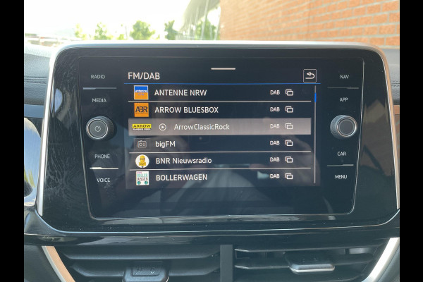 Volkswagen T-Roc 1.5 TSI 150pk DSG R-Line Navigatie Apple Carplay/Android Auto Parkeersensoren Camera Adaptive Cruise Control Elektrische achterklep Stoel- en stuurverwarming Climate Control Ledverlichting Virtual Cockpit