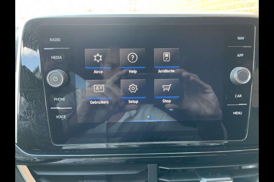 Volkswagen T-Roc 1.5 TSI 150pk DSG R-Line Navigatie Apple Carplay/Android Auto Parkeersensoren Camera Adaptive Cruise Control Elektrische achterklep Stoel- en stuurverwarming Climate Control Ledverlichting Virtual Cockpit