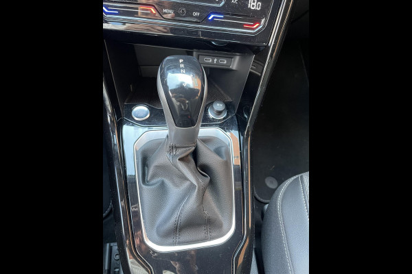 Volkswagen T-Roc 1.5 TSI 150pk DSG R-Line Navigatie Apple Carplay/Android Auto Parkeersensoren Camera Adaptive Cruise Control Elektrische achterklep Stoel- en stuurverwarming Climate Control Ledverlichting Virtual Cockpit