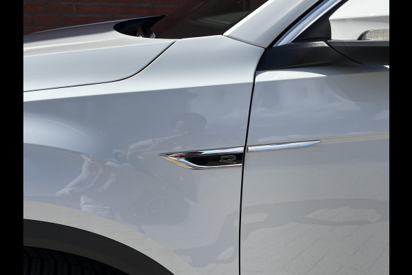 Volkswagen T-Roc 1.5 TSI 150pk DSG R-Line Navigatie Apple Carplay/Android Auto Parkeersensoren Camera Adaptive Cruise Control Elektrische achterklep Stoel- en stuurverwarming Climate Control Ledverlichting Virtual Cockpit