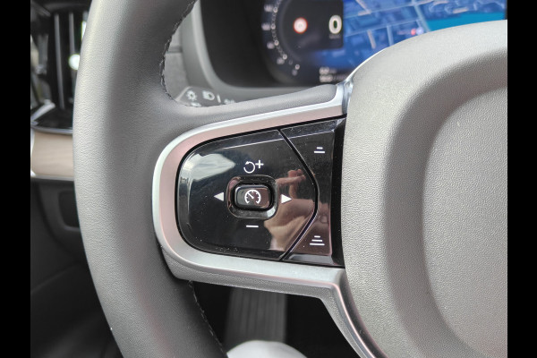 Volvo XC90 T8 455PK Plug-in hybrid AWD Ultra Dark | BLIS | 360 Camera | H&K | Luchtvering | Trekhaak | Pano | HUD | ACC |