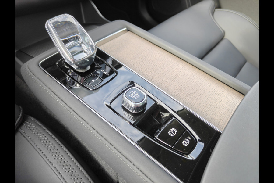 Volvo XC90 T8 455PK Plug-in hybrid AWD Ultra Dark | BLIS | 360 Camera | H&K | Luchtvering | Trekhaak | Pano | HUD | ACC |