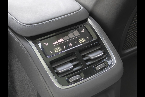 Volvo XC90 T8 455PK Plug-in hybrid AWD Ultra Dark | BLIS | 360 Camera | H&K | Luchtvering | Trekhaak | Pano | HUD | ACC |