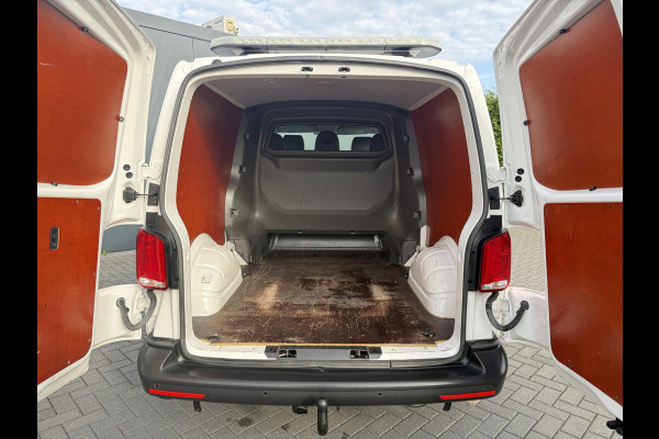 Volkswagen Transporter 2.0 TDI 111 PK / L2H1 / DUBBELE CABINE / 1e EIG. / TREKHAAK / CRUISE / CARPLAY / AIRCO / PDC