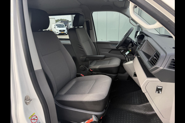 Volkswagen Transporter 2.0 TDI 111 PK / L2H1 / DUBBELE CABINE / 1e EIG. / TREKHAAK / CRUISE / CARPLAY / AIRCO / PDC