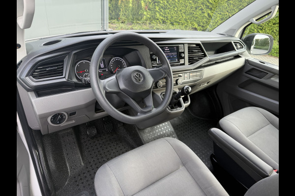 Volkswagen Transporter 2.0 TDI 111 PK / L2H1 / DUBBELE CABINE / 1e EIG. / TREKHAAK / CRUISE / CARPLAY / AIRCO / PDC