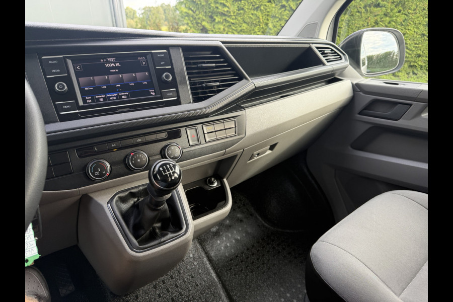 Volkswagen Transporter 2.0 TDI 111 PK / L2H1 / DUBBELE CABINE / 1e EIG. / TREKHAAK / CRUISE / CARPLAY / AIRCO / PDC