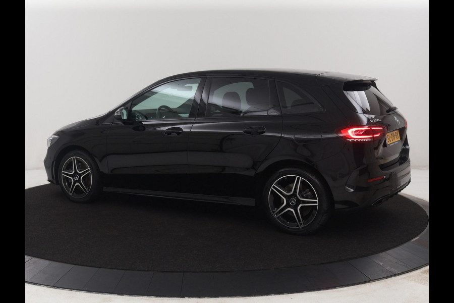 Mercedes-Benz B-klasse 200 Business | SOH 98.6% | Leder/Alcantara | Camera | AMG-Line | Park assist | Cruise control | Navigatie | Carplay | Sfeerverlichting | Climate control | Full LED |