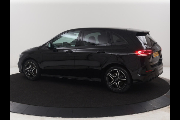 Mercedes-Benz B-klasse 200 Business | SOH 98.6% | Leder/Alcantara | Camera | AMG-Line | Park assist | Cruise control | Navigatie | Carplay | Sfeerverlichting | Climate control | Full LED |
