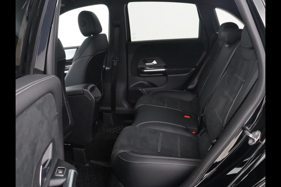 Mercedes-Benz B-klasse 200 Business | SOH 98.6% | Leder/Alcantara | Camera | AMG-Line | Park assist | Cruise control | Navigatie | Carplay | Sfeerverlichting | Climate control | Full LED |