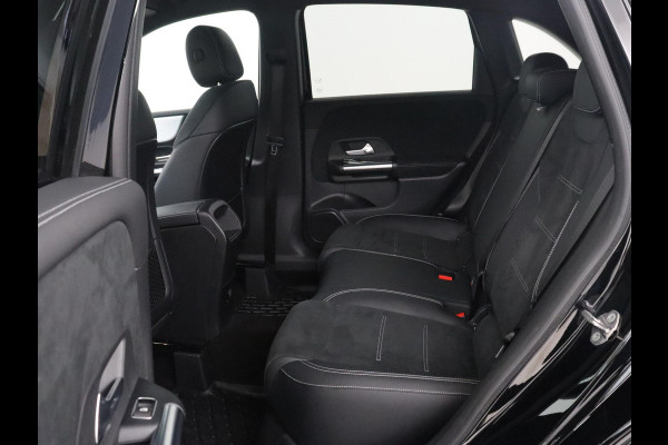 Mercedes-Benz B-klasse 200 Business | SOH 98.6% | Leder/Alcantara | Camera | AMG-Line | Park assist | Cruise control | Navigatie | Carplay | Sfeerverlichting | Climate control | Full LED |