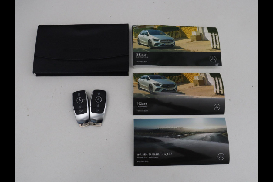 Mercedes-Benz B-klasse 200 Business | SOH 98.6% | Leder/Alcantara | Camera | AMG-Line | Park assist | Cruise control | Navigatie | Carplay | Sfeerverlichting | Climate control | Full LED |
