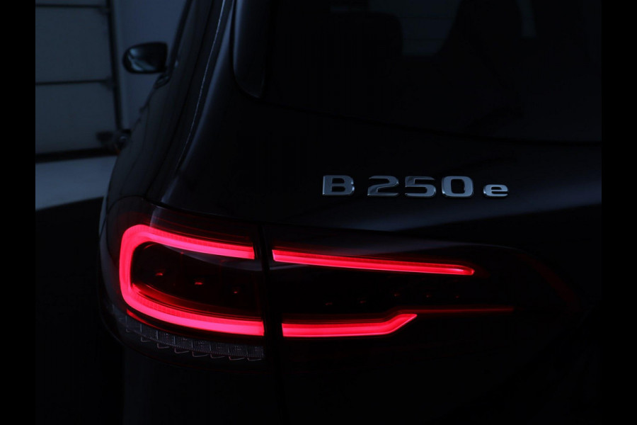 Mercedes-Benz B-klasse 200 Business | SOH 98.6% | Leder/Alcantara | Camera | AMG-Line | Park assist | Cruise control | Navigatie | Carplay | Sfeerverlichting | Climate control | Full LED |