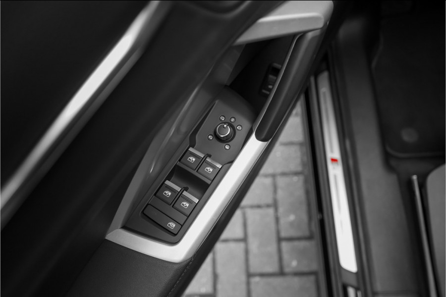 Audi Q3 Sportback 35 TFSI Pro Line S Pano CarPlay Trekhaak 20"