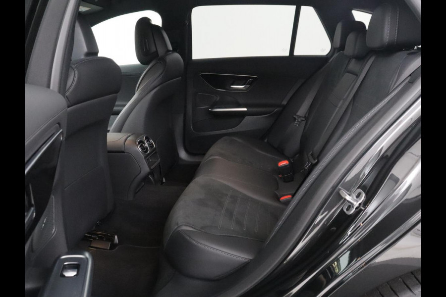 Mercedes-Benz C-Klasse 300e AMG-Line | SOH 97.7 | Leder/alcantara | Adaptive cruise | Memory | 360 camera | Sfeerverlichting | Burmester | Stoelverwarming | Full LED |