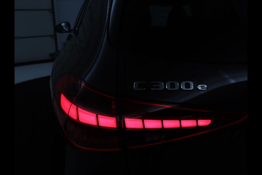 Mercedes-Benz C-Klasse 300e AMG-Line | SOH 97.7 | Leder/alcantara | Adaptive cruise | Memory | 360 camera | Sfeerverlichting | Burmester | Stoelverwarming | Full LED |