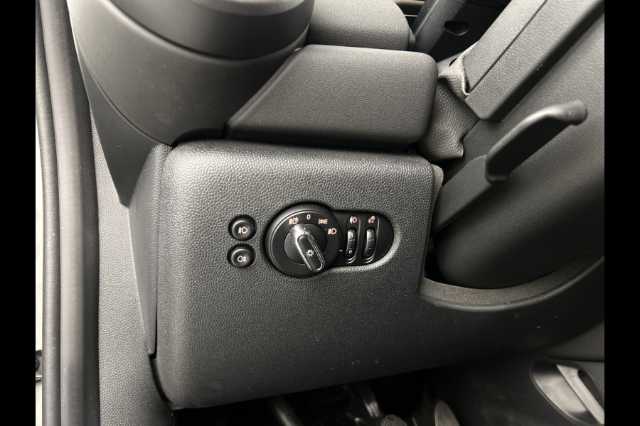 MINI 3-deurs 1.5 Classic Facelift Digital Cockpit/Carplay/Navi/Keyless entry/Park.sens